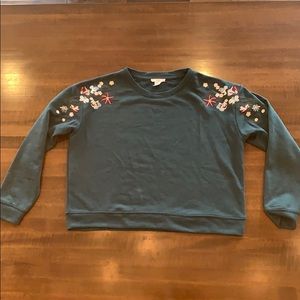 turquoise light sweatshirt with flower decal